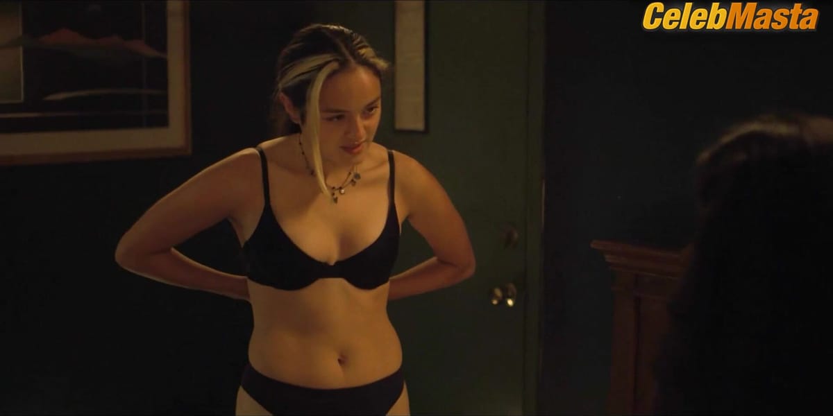 Haley Sanchez and Chase Sui Wonders Lesbian Scene, Bares Underwear in Genera+ion