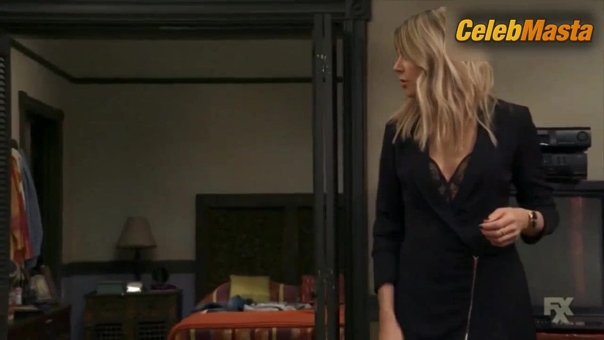 Kaitlin Olson's Underwear Scene in It's Always Sunny In Philadelphia