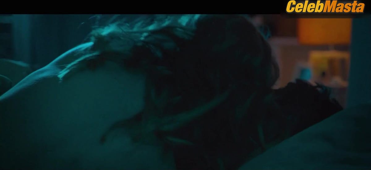 Alba Ribas Boobs Scene in I Love You, Stupid