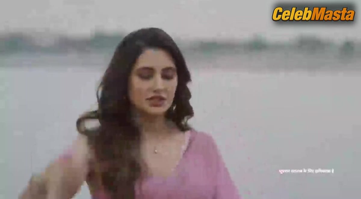 Nargis Fakhri Shows Boobs Scene in Tatlubaaz