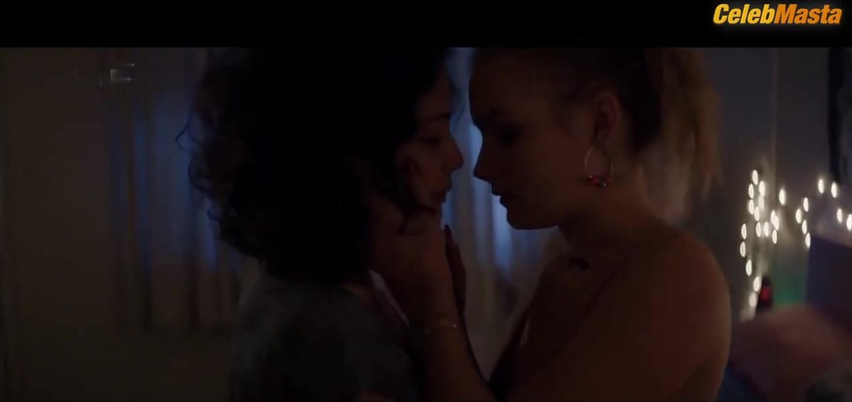 Olivia DeJonge Lesbian, Booty Scene in Stray Dolls