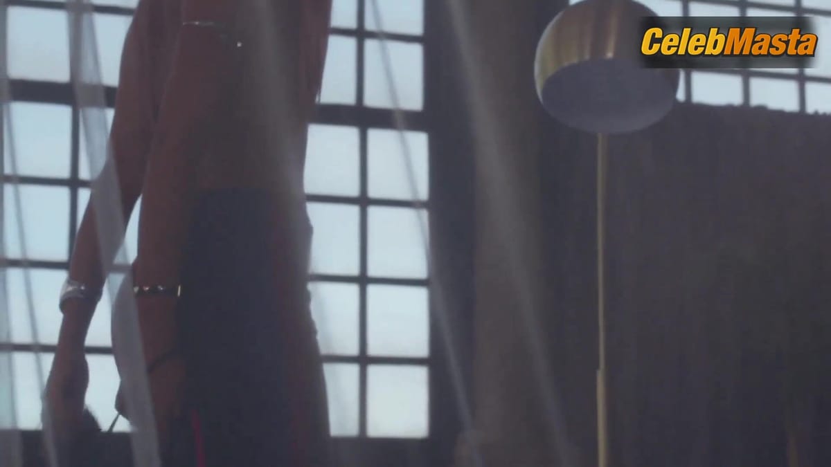 Sara Matos Shows Swimsuit Scene in Sangue Oculto