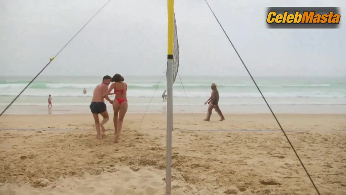 Sara Matos Swimsuit Scene from Sangue Oculto