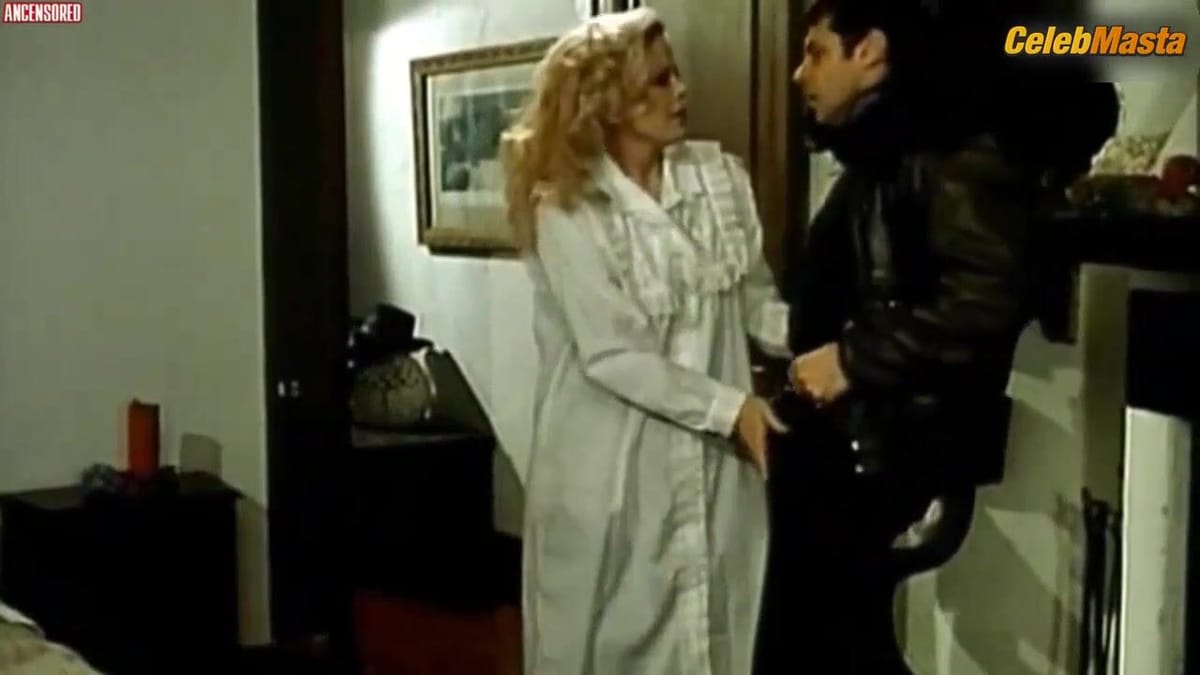 Karin Schubert Bares Ass, Real Sex Scene in Le Avventure Erotix Di Cappuccetto Rosso