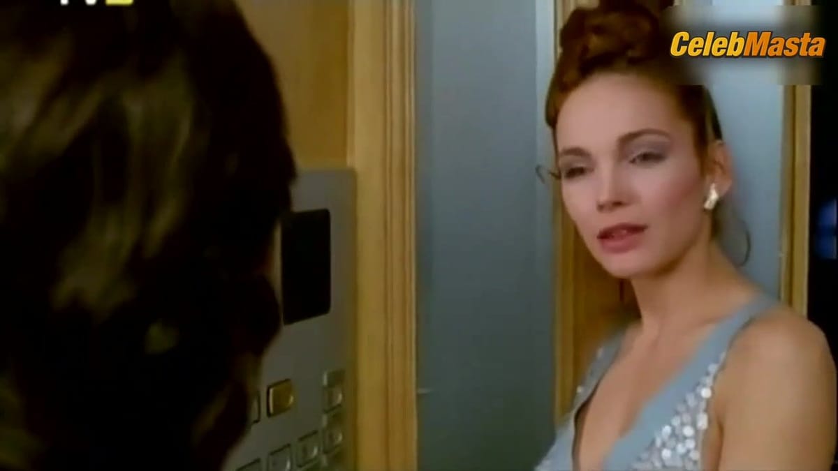 Claire Keim Sexy Scene from Un homme par hasard