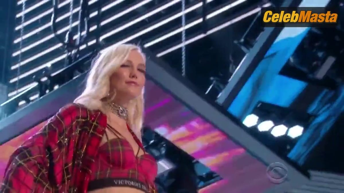 Karlie Kloss and Cindy Bruna Share an Underwear Scene in The Victoria's Secret Fashion Show 2017