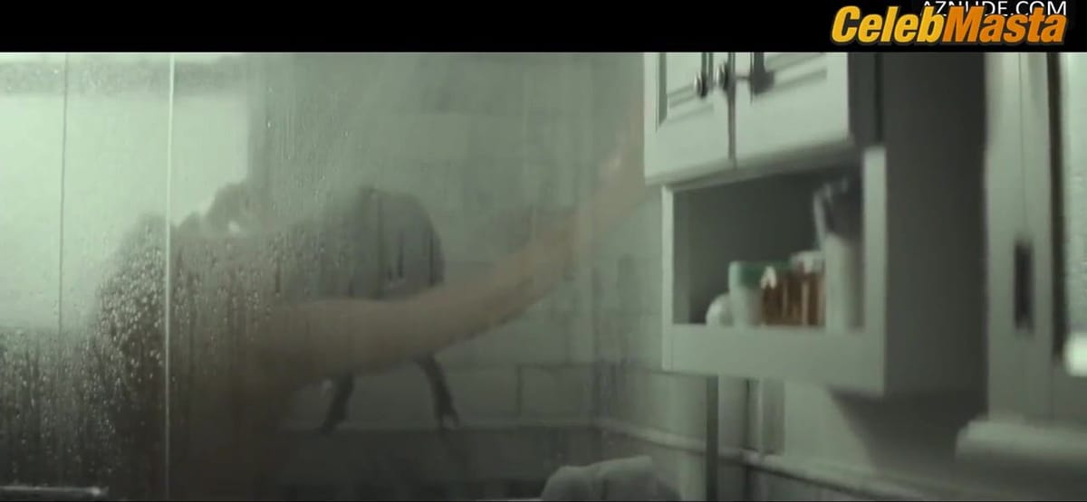 Juliette Lewis Shows Booty and Boobs Scene in Kelly & Cal