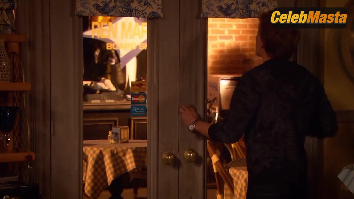 Julie Bowen Tits and Underwear Scene from Weeds