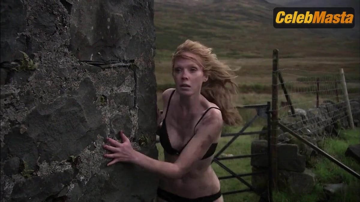 Cicely Tennant and Julianne Moore's Underwear Scene in Blooded