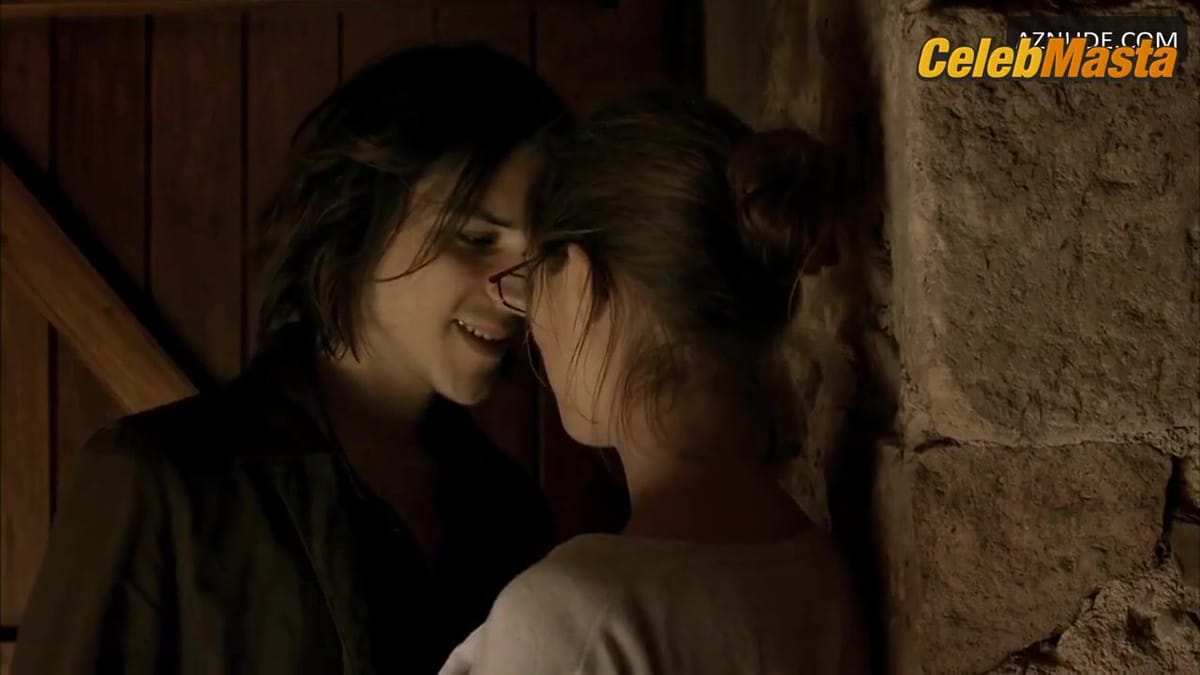 Helene Zimmer's Real Lesbian Sex Scene in Q