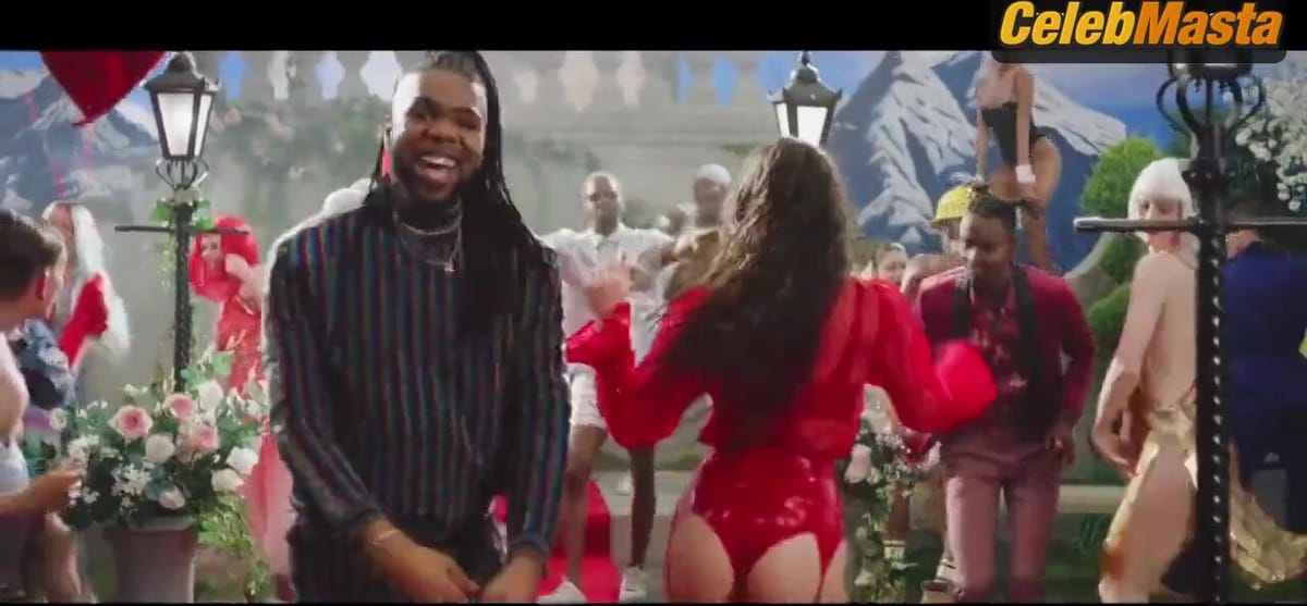 Hailee Steinfeld's Sexy Scene from Colour
