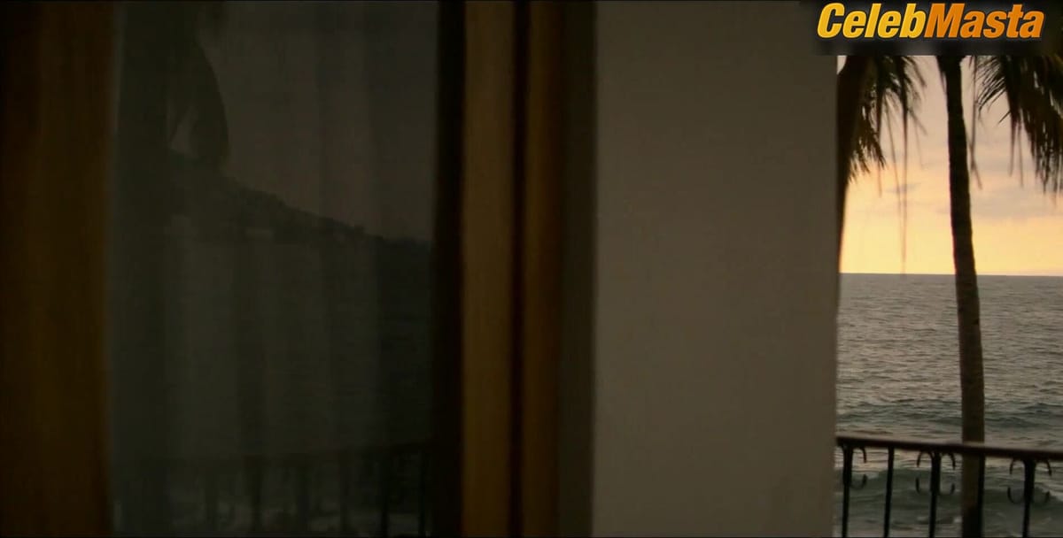 Tessa Ia Bares Tits in Narcos Mexico Scene