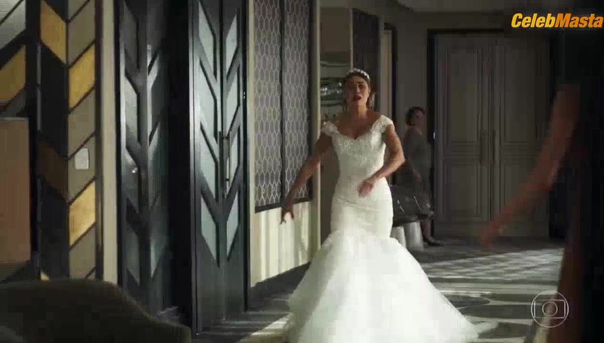 Juliana Paes and Agatha Moreira's Sex Scene in A Dona do Pedaco