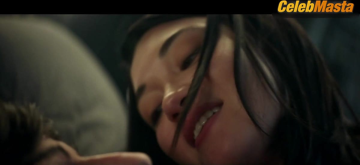 Isa Briones' Underwear Scene from Star Trek Picard