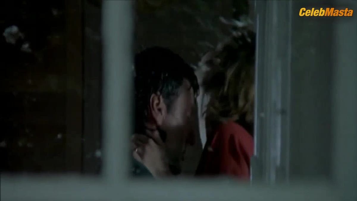 Anna Mouglalis Booty, Tits Scene in Sotto Falso Nome