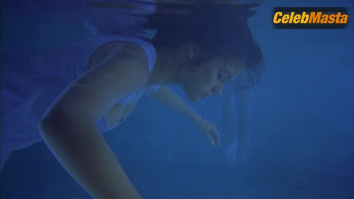 Susan Ward's Sexy Scene from The In Crowd