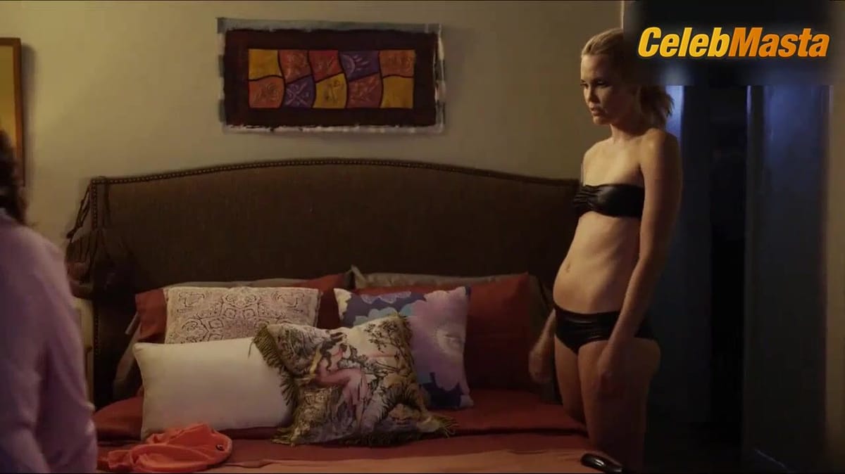 Rachel Dratch and Leslie Bibb's Underwear Scene in Salem Rogers