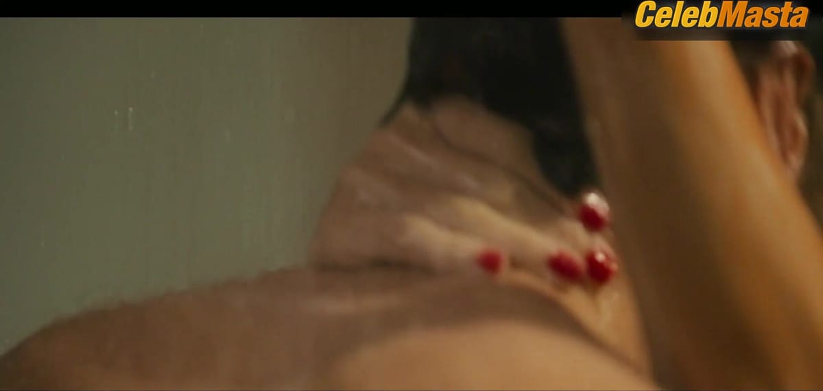 Mariana Ruggiero's Bikini, Boobs Scene in Lady Voyeur