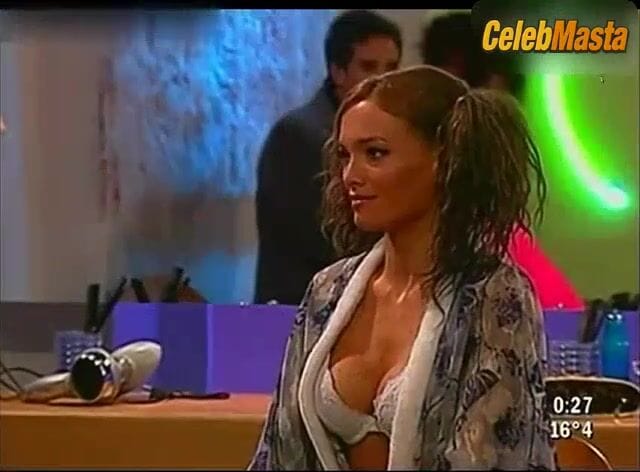 Claudia Albertario's Underwear Scene from Decisiones De Vida