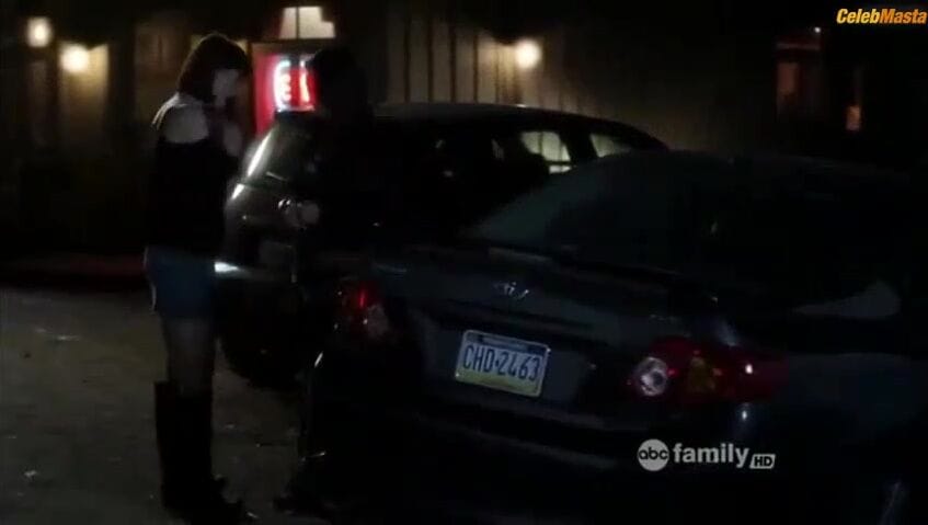 Shay Mitchell and Lindsey Shaw's Lesbian Scene in Pretty Little Liars