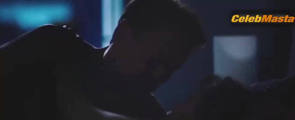 Mina Tander Bares Sexy Scene in Seitenwechsel