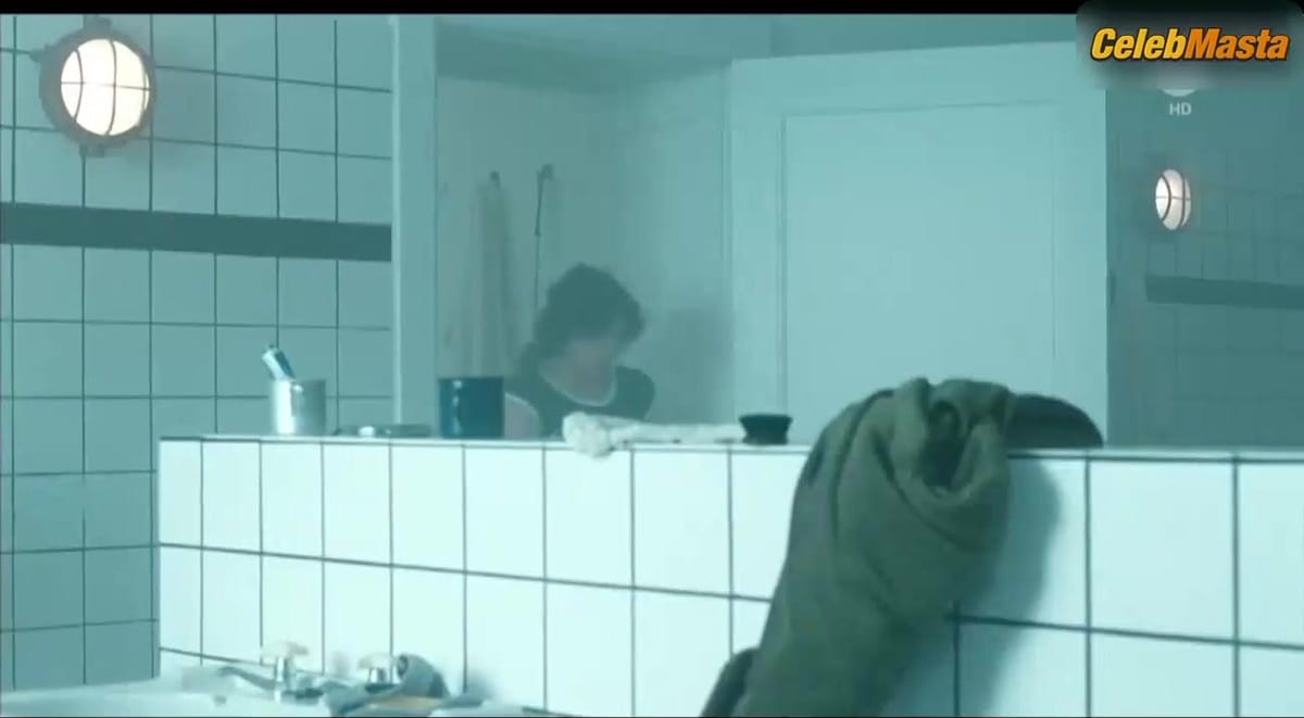 Klara Manzel, Julie Engelbrecht and Karoline Herfurth Sex Scene from Berlin 36