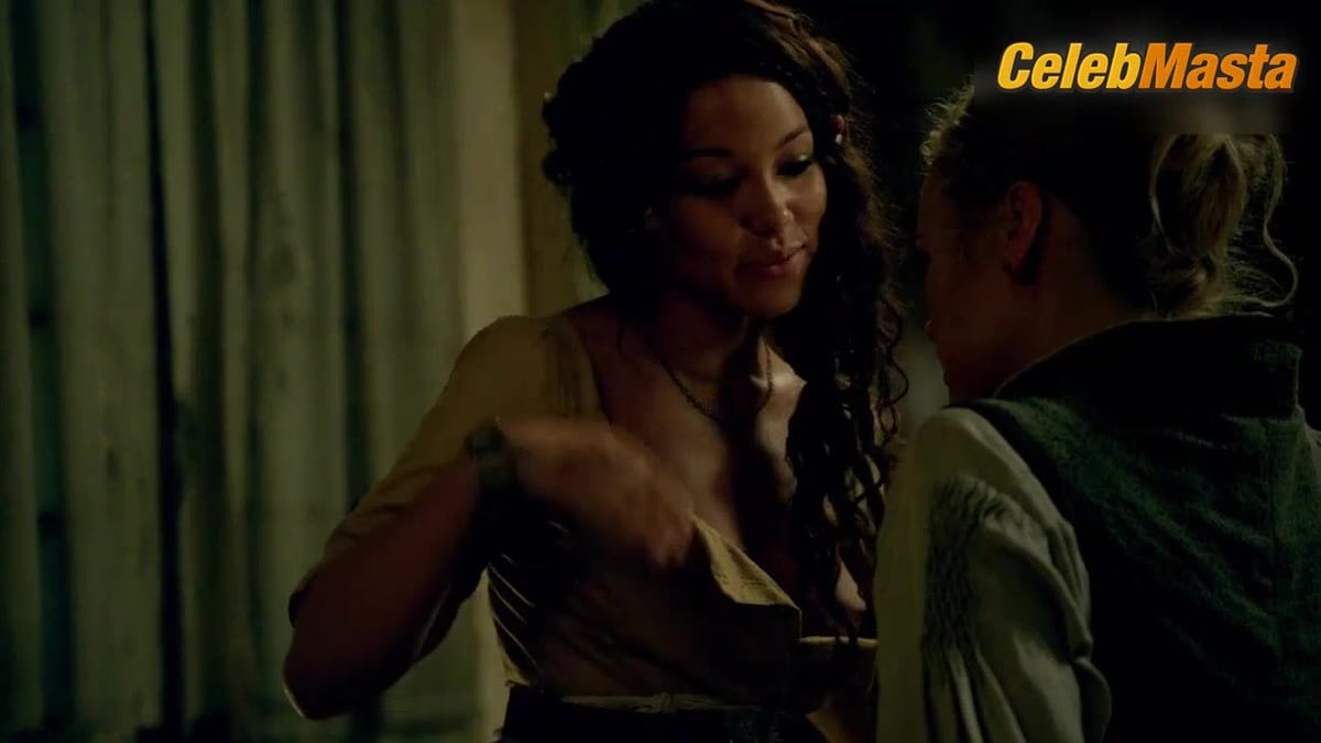 Hannah New and Jessica Parker Kennedy's Tits, Lesbian Scene in Black Sails