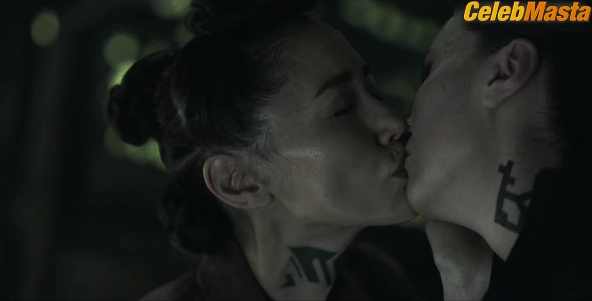 Sandrine Holt and Cara Gee's Lesbian Sex Scene in The Expanse