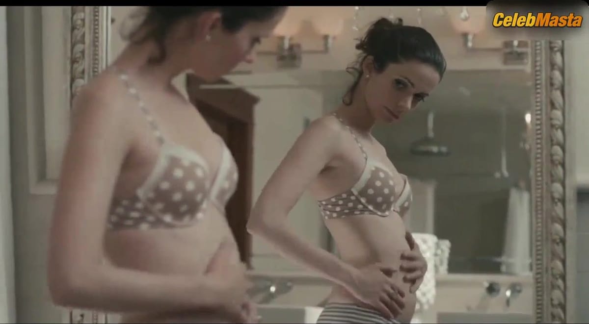 Marguerite Moreau Booty, Tits Scene from Caroline And Jackie