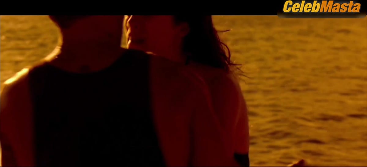 Jessica De Gouw's Swimsuit Scene in These Final Hours
