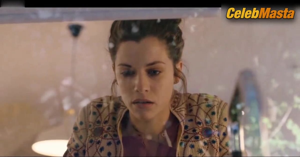 Jessica De Gouw Reveals Sex Scene in The Secrets She Keeps