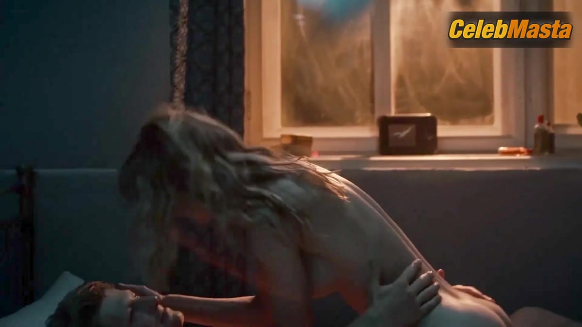 Mariya Lisovaya's Boobs, Butt Scene in The Darkest Hour