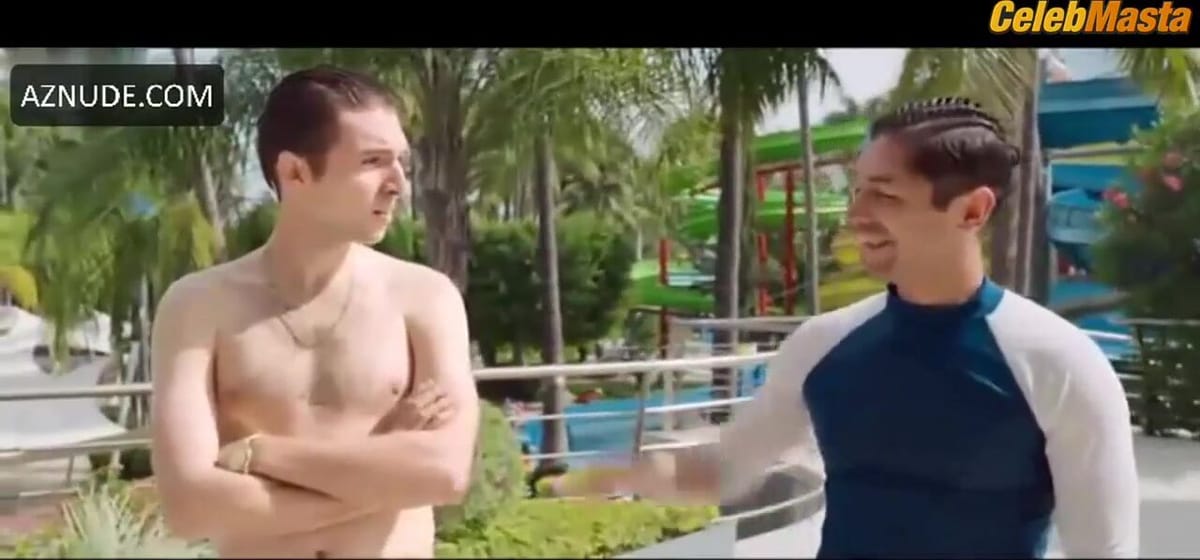 Diana Bovio and Carolina Ramirez Quintero Swimsuit Scene in Mirreyes Contra Godinez