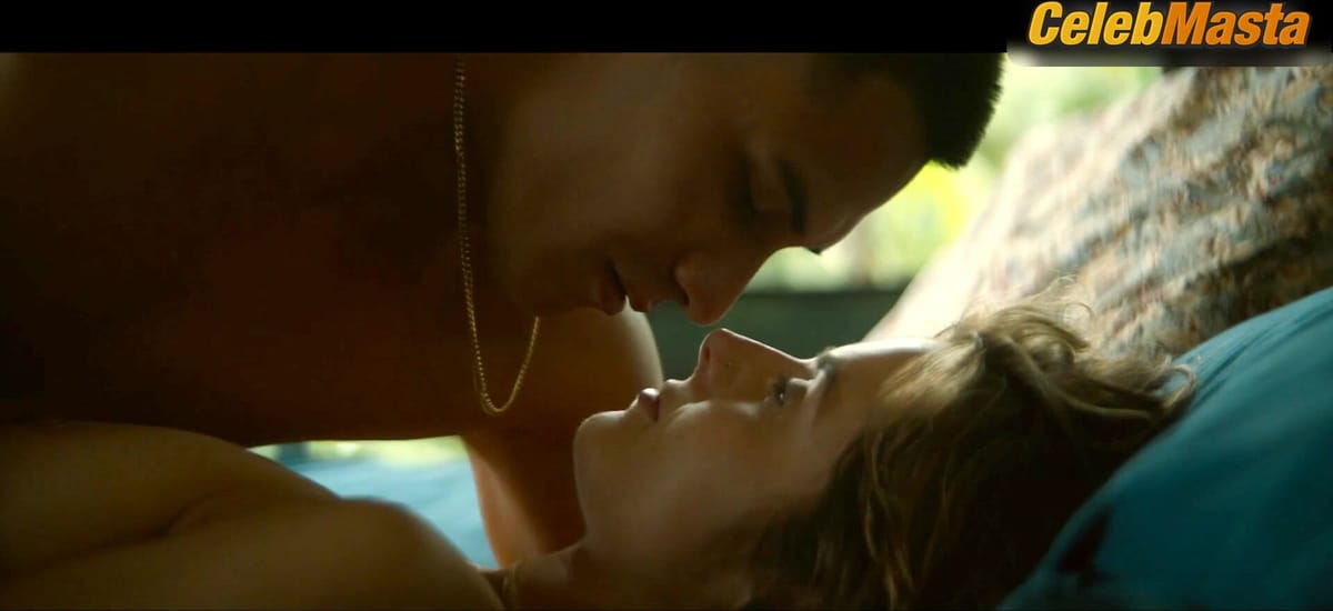 Gabrielle Creevy's Tits Scene in Three Women
