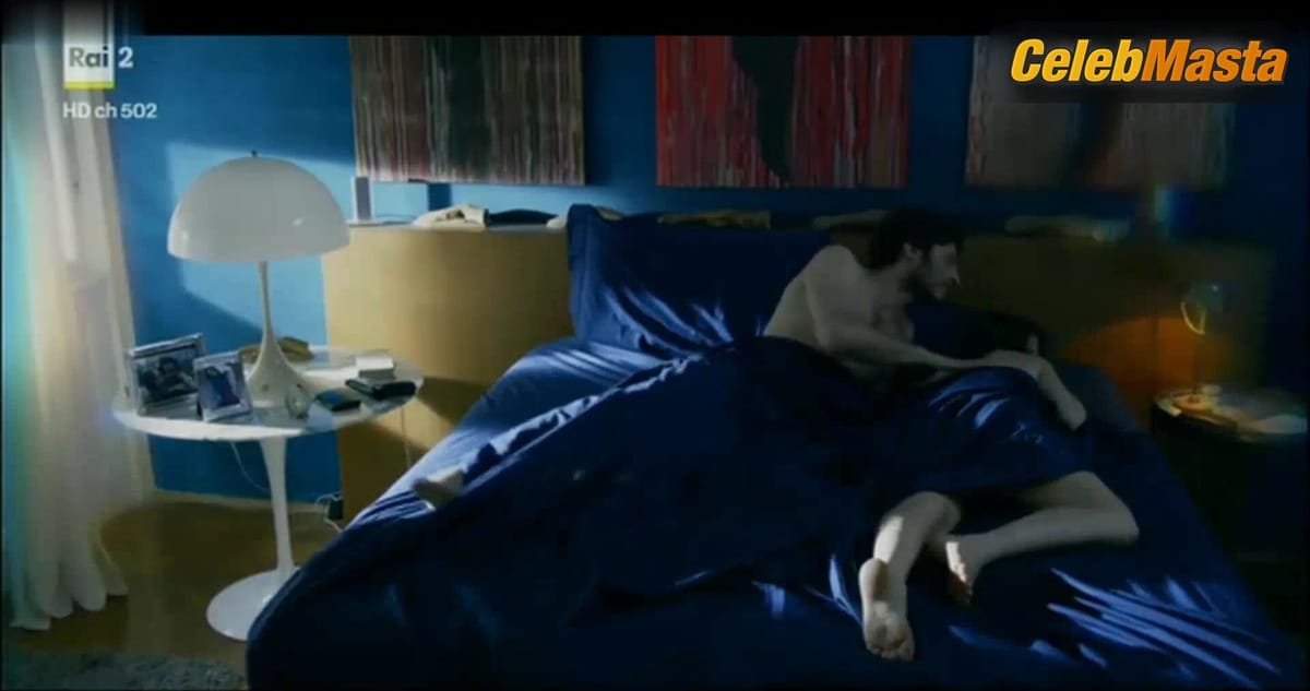 Gabriella Pession Shows Sex Scene in La porta rossa