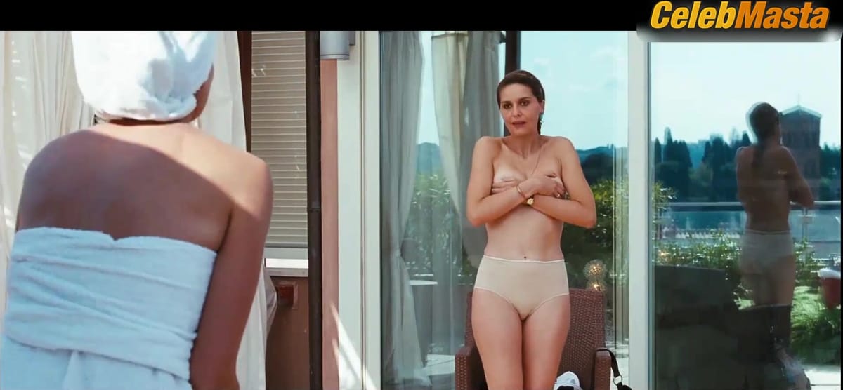 Anna Foglietta and Paola Cortellesi Tits, Swimsuit Scene from Nessuno Mi Puo Giudicare