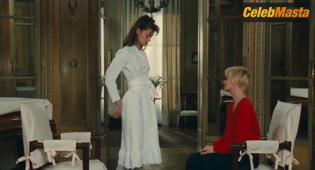 Marianne Denicourt and Miou-Miou's Underwear Scene in La lectrice