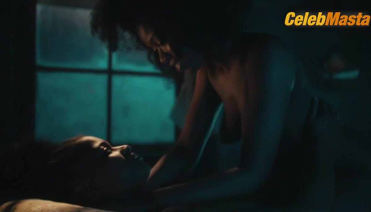 Ari Graynor, Xosha Roquemore and Ashley Romans Show Tits in Lesbian Scene in I'm Dying Up Here