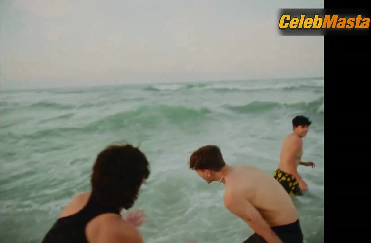 Malva Vela, Nadia Al Saidi and Naira Lleo Bikini Scene in How To Screw It All Up (como Mandarlo Todo A La Mierda)