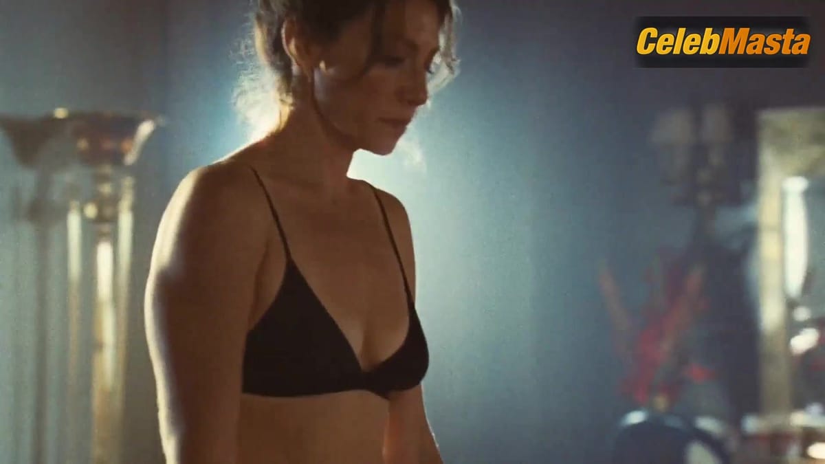 Ari Graynor Tits, Swimsuit Scene in Winning Time The Rise Of The Lakers Dynasty