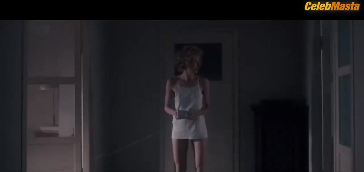Magdalena Poplawska Bares Ass, Boobs Scene in 53 Wars
