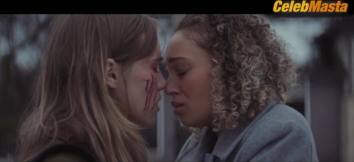 Suki Waterhouse and Ella-Rae Smith's Lesbian Scene from Seance