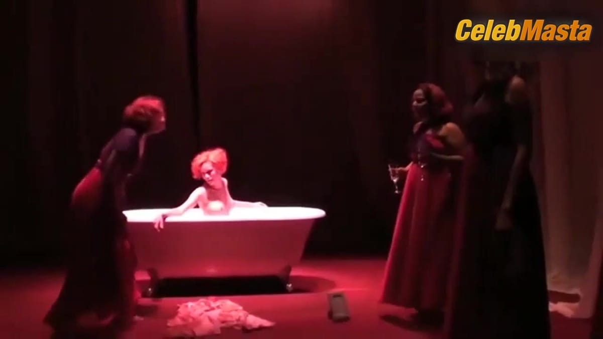 Hermila Guedes Butt, Tits Scene from Culta Theatro