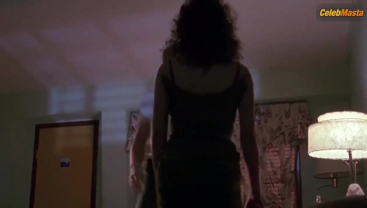 Joanne Whalley Boobs Scene in Kill Me Again