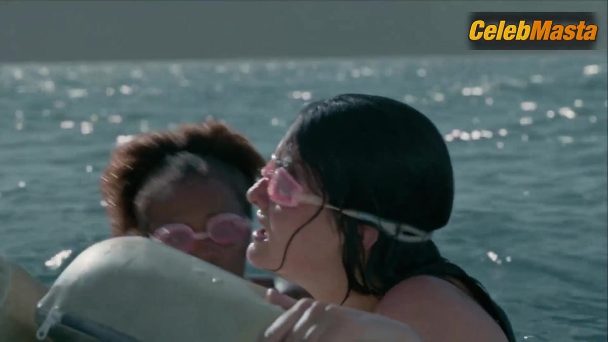 Reign Edwards and Sarah Pidgeon's Underwear Scene in The Wilds