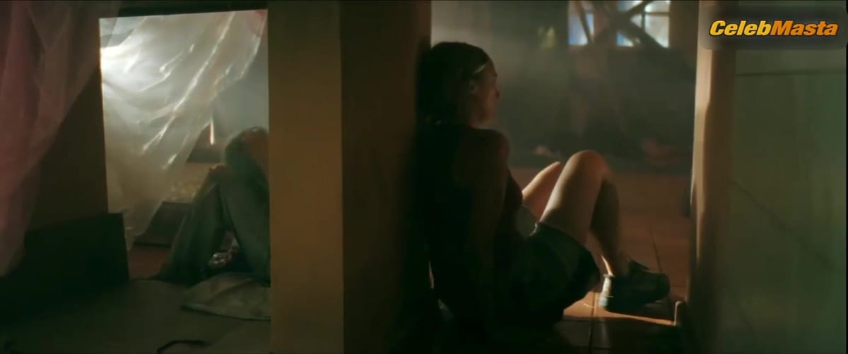 Zoe Marchal and Eva Huault's Tits Scene in Coka Chicas