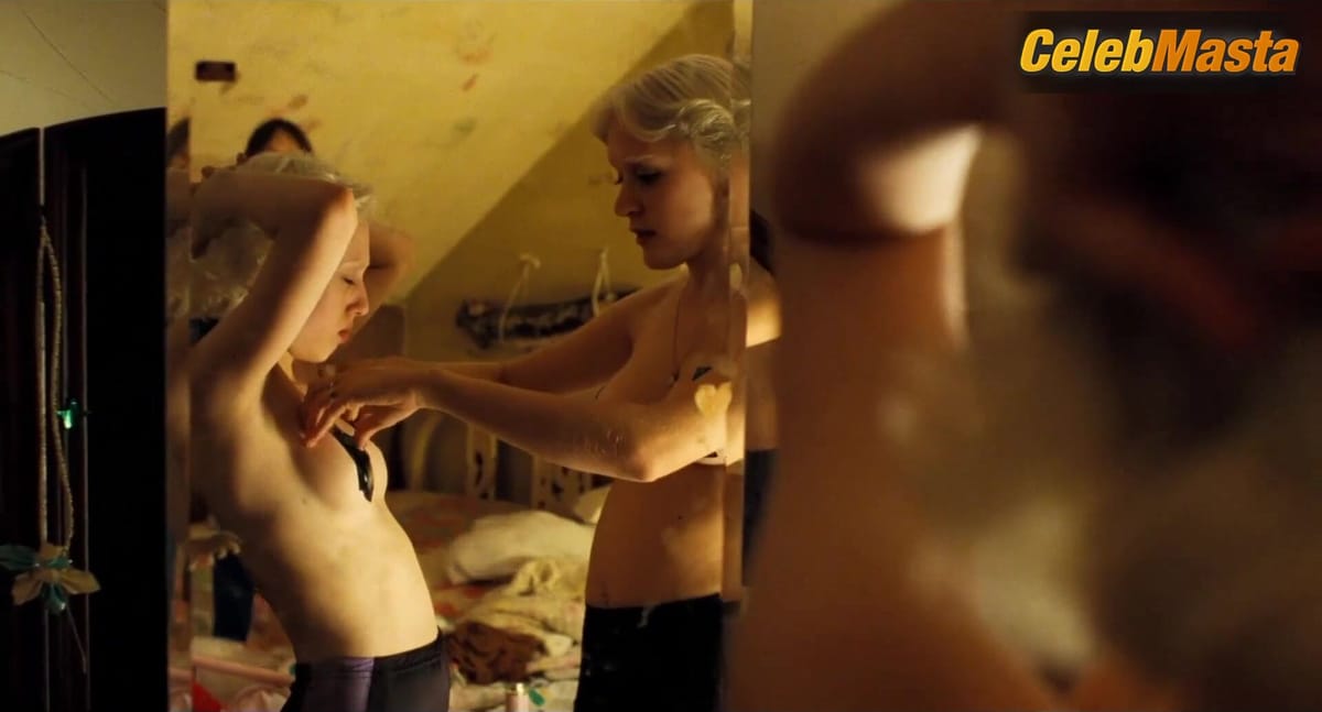 Chloe Sevigny and Carisa Glucksman Tits Scene in Gummo
