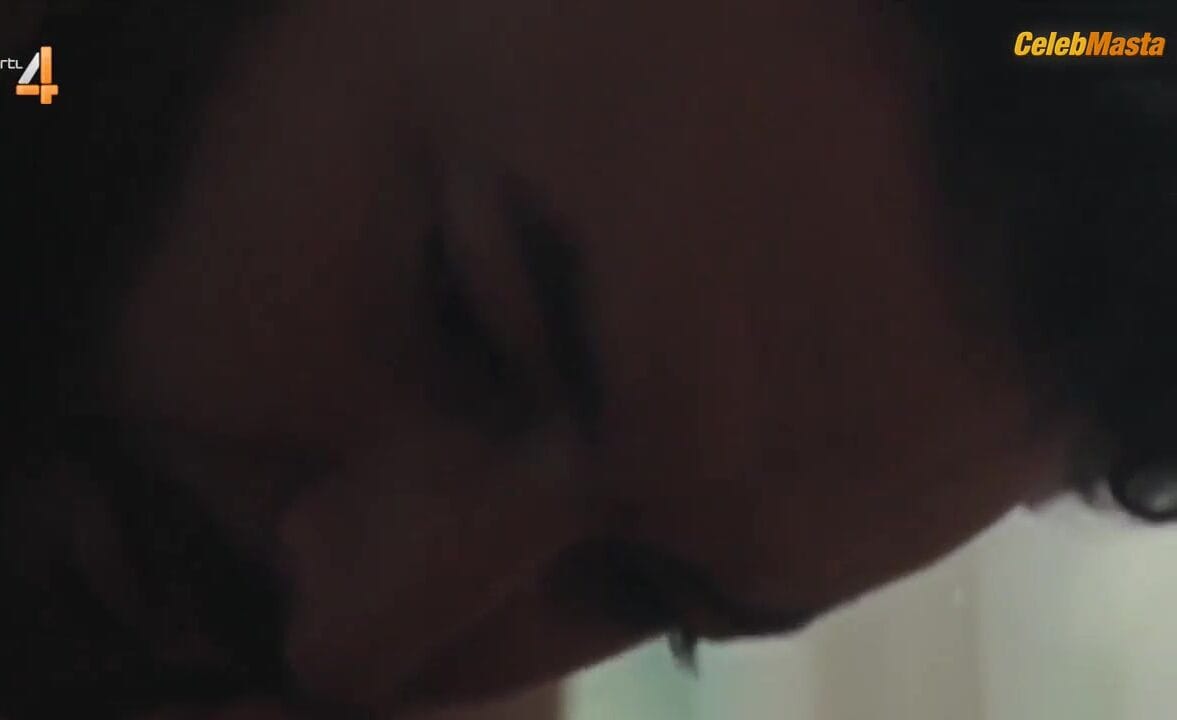 Anna Drijver's Sexy Scene from Zwarte Tulp