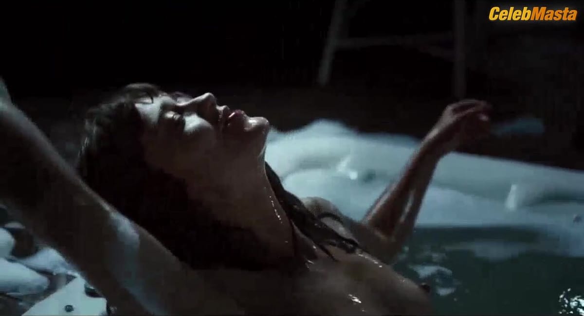 Laura Ramos Lesbian, Booty Scene from Sangue Azul