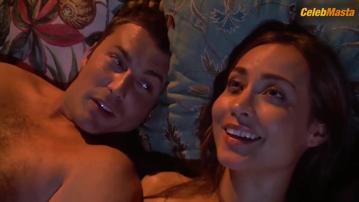 Courtney Ford Shows Butt, Boobs Scene in Dexter